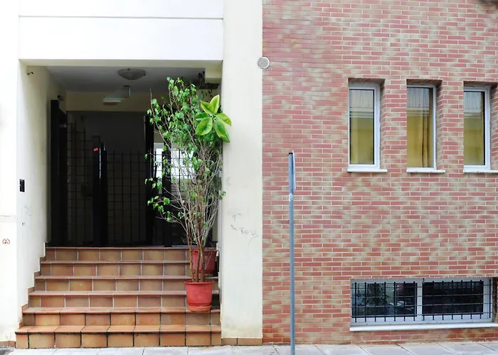 Downtown Central Suite With Private Parking