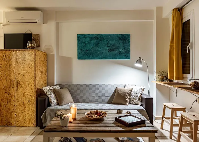Downtown Central Suite With Private Parking